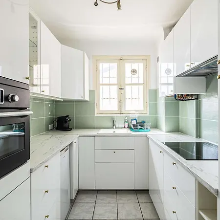 Apartman Le Connemarra Avec Balcon, Lumineux Et Calme A Cote Du Centre Cannes